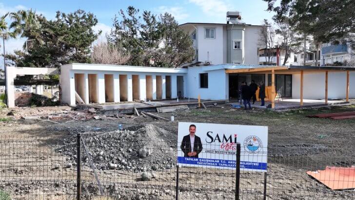 Arsuz Belediye Başkanı Sami Üstün: Karaağaç Plajı Modern Bir Görünüme Kavuşuyor
