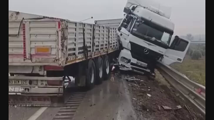 Hassa Çevre Yolunda Tır Makas Attı!