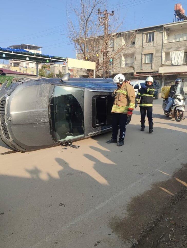 Kırıkhan’da Otomobil Yan Yattı: 2 Yaralı