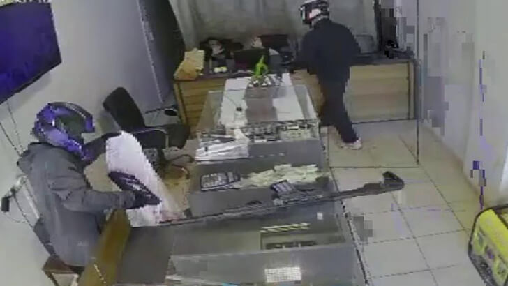 Silahlı 2 Hırsız, 3 Dakika İçerisinde Kuyumcuyu Soydu