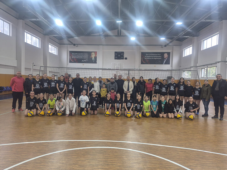 İskenderun Belediyesinden Voleybol Hamlesi