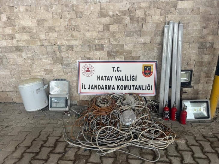 Hatay’da Hırsızlık Şüphelisi 5 Saatlik Kamera Görüntüsünün İzlenmesiyle Yakalandı