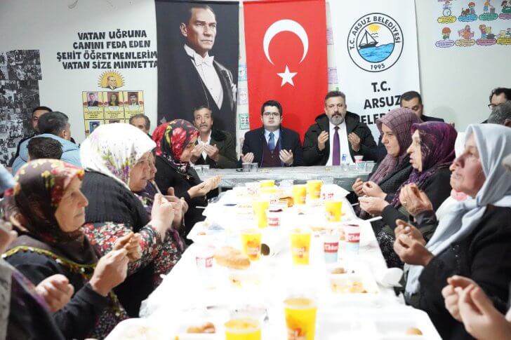 Arsuz Belediyesi Kozaklı Mahallesi’nde İftar Programı Düzenledi