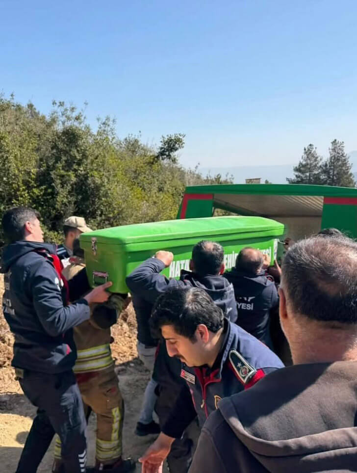 Uçuruma yuvarlanan hafriyat kamyonunun sürücüsü hayatını kaybetti!