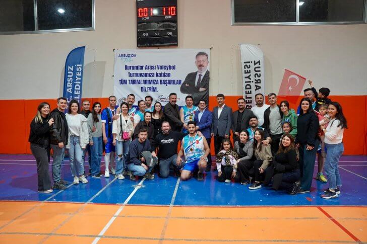 Arsuz’da Kurumlar Arası Voleybol Turnuvası Coşkuyla Tamamlandı