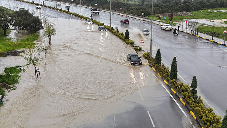 Hatay’da Okullara Yağış Engeli: Antakya’da Eğitime Ara