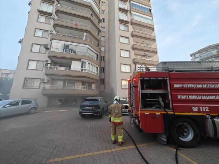 İskenderun’da Binanın Bodrum Katında Yangın Çıktı