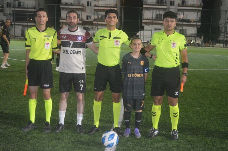 10 Yaşındaki Aybegüm Taze’nin Futbol Aşkı