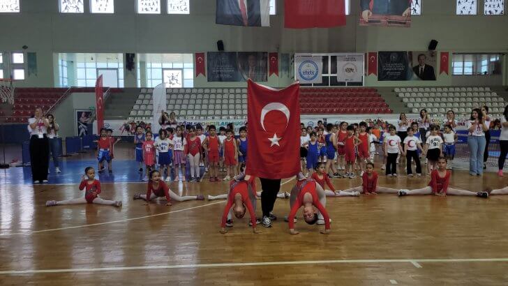 İskenderun’da Çocuk Olimpiyatları Coşkusu