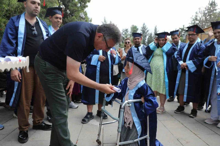 Özel Bireylerin Mezuniyet Kutlaması Yürekleri Isıttı