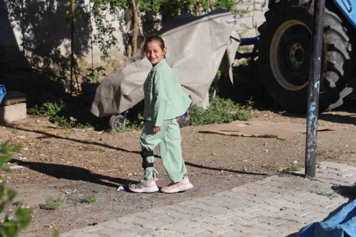 Depremde Ailesini Kaybeden Zeynep, Amcasına ‘Baba’ Dedi