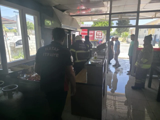 Hassa’da dönercide çıkan yangın kontrol altına alındı