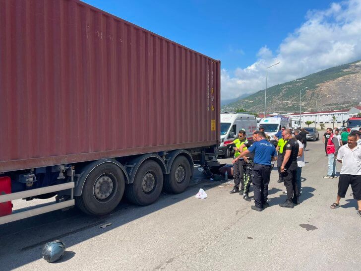 İskenderun’da Trafik Kazası: 3 Yaralı Kurtarıldı