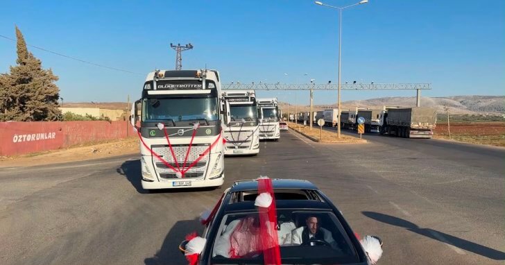 Gelin Alma Konvoyu TIR’larla Büyüdü, Polis Yolu Kesti
