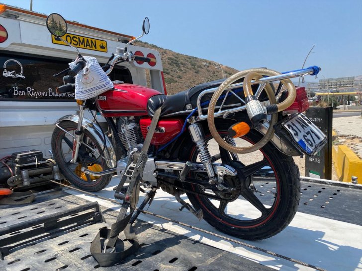 Hatay’da Tır Motosiklete Çarptı: 3 Yaralı