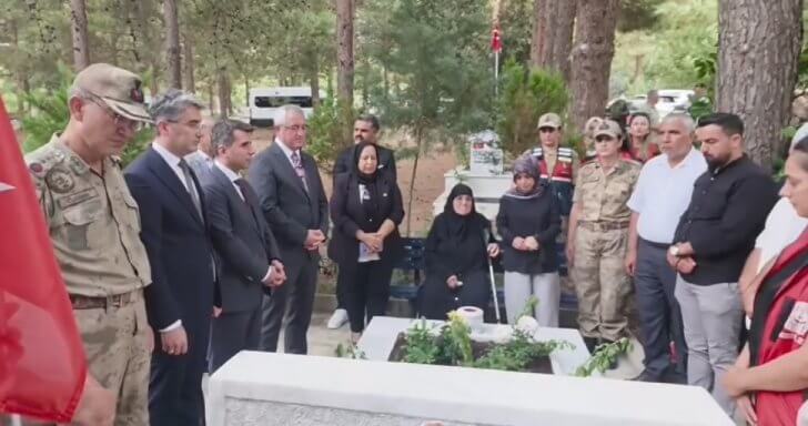 Şehit Başçavuş Ferhat Gedik Mezarı Başında Dualarla Anıldı