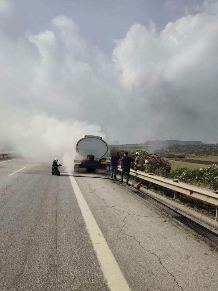 Yanıcı Madde Taşıyan Araçta Çıkan Yangın Büyümeden Söndürüldü