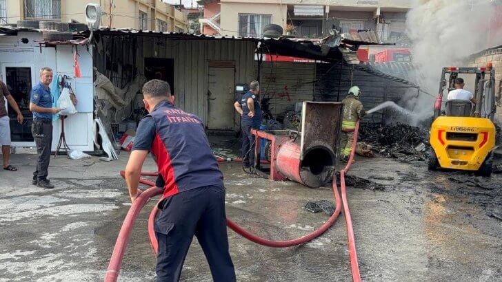 İskenderun’da İş Yeri Yangını Korkuttu